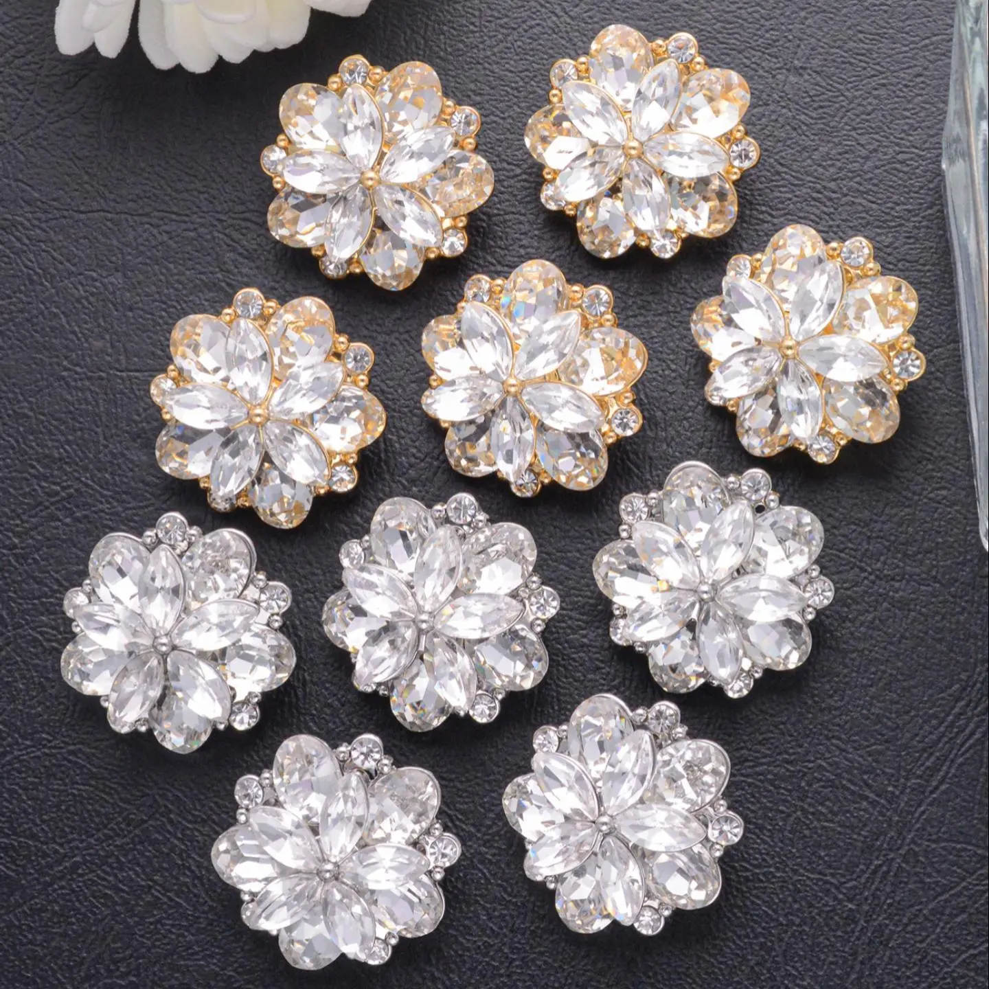 Fashion Artificial Crystal Flower Design Button, 20/30pcs Elegant Sew on Button for Clothes, Hat, Luggage, Handmade DIY Decorative Button for Home