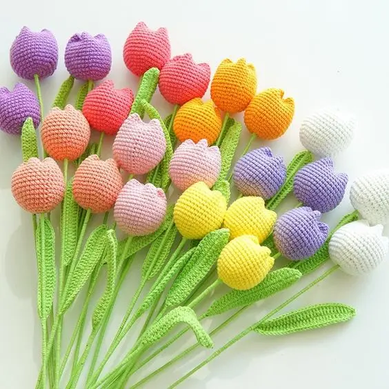 Hoa tulip len trang trí bàn làm việc, làm quà tặng 0