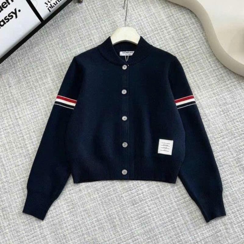 Áo khoác, áo len ép mịn, áo  bomber phối vạch, áo  dáng ngắn cài cúc áo cardigan  3 sọc cardigan  che bắp tay áo Dài Tay Nữ Top Women Kem Xám Jacket Sò
