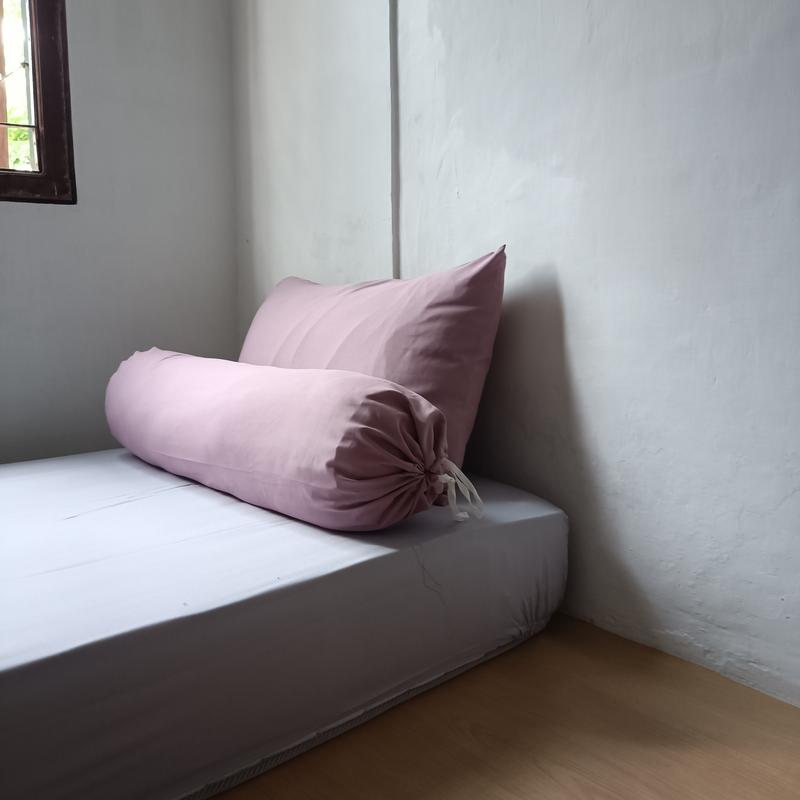 Product Introduction of Sprei Polos Two Tone Aesthetic Warna Light Grey Mix Soft Mauve Ukuran 90x200 100x200 120x200 160x200 180x200 Seprei Katun Disperse Berpori Menyerap Keringat Bantal Guling Kain Karet 7