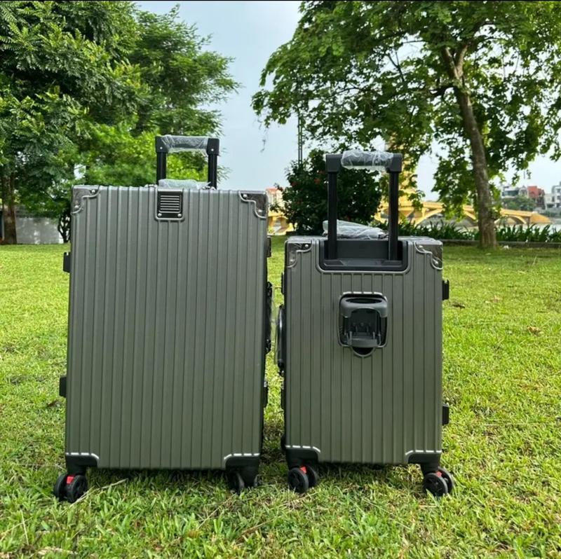 < Tri Ân > Vali Khung nhôm khoá sập