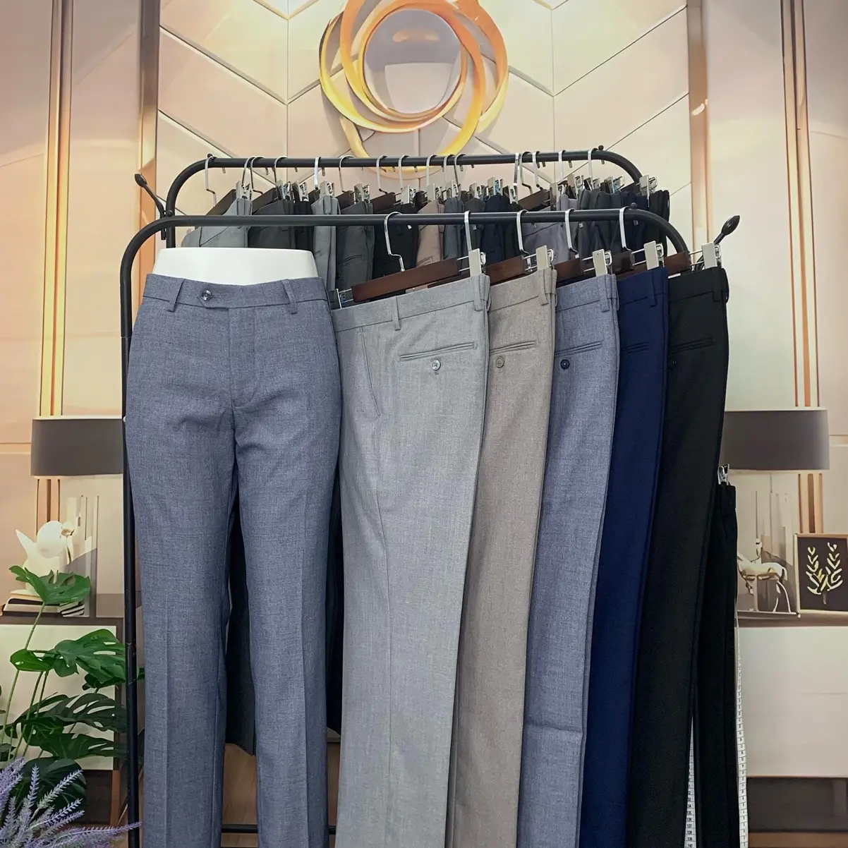 Quần Tây Nam Ống Suông không co giãn ống 18-23cm Menswear Ong - Chất liệu vải vừa phải, không bị bí bách  - Pants