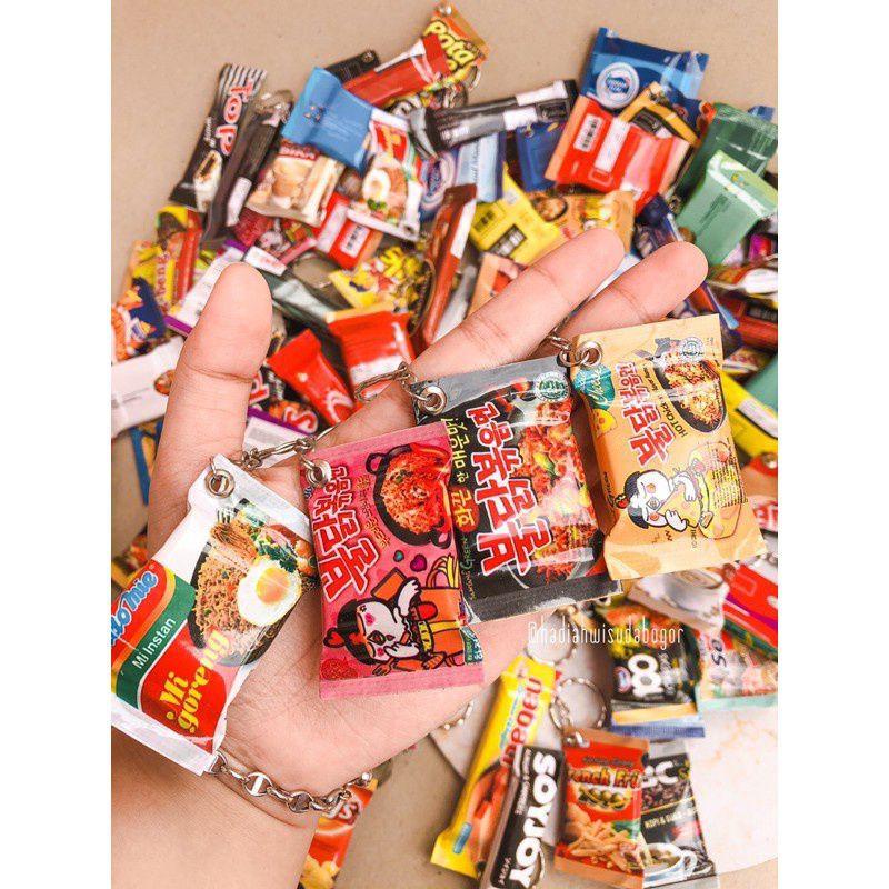 Gantungan Kunci Snack Panjang Cemilan Makanan Ringan / Ganci Keychain Souvenir Bentuk Snack Besar 2