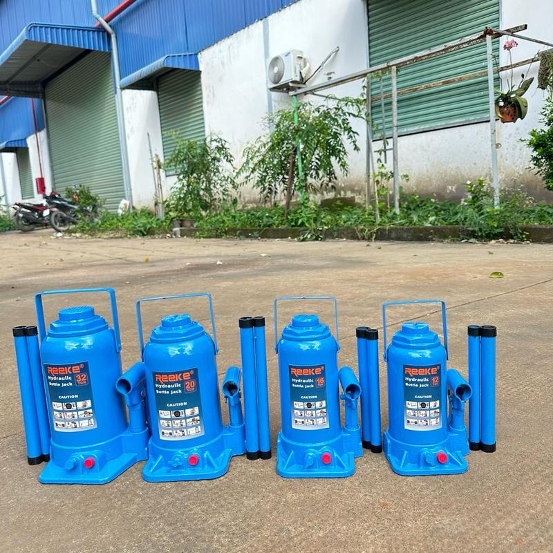 Đội kích thuỷ lực  12 tấn - 16 tấn - 20 tấn - 32 tấn [ Bảo Hành 6 tháng 1 đổi 1 tặng phụ tùng trọn đời]. Chính hãng REEKE có van an toàn trọng lượng 6kg đến 12kg loại đội cốt lớn. Dùng nâng hạ xe tải, xe khách, máy móc thiết bị lớn