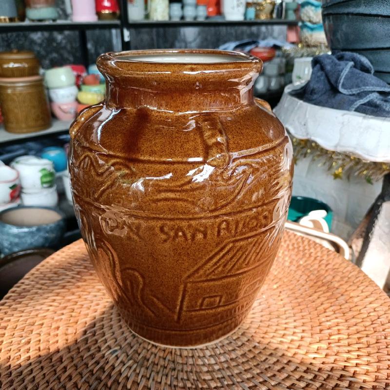 bình rự cần. gốm sứ xưa. có thể khoan lỗ trồng cây. cắm hoa trang trí nhà. kích thước. cao 24 x Phủ bì miệng 13x lòng trong miệng 10 cm. size trung 4 lít 1