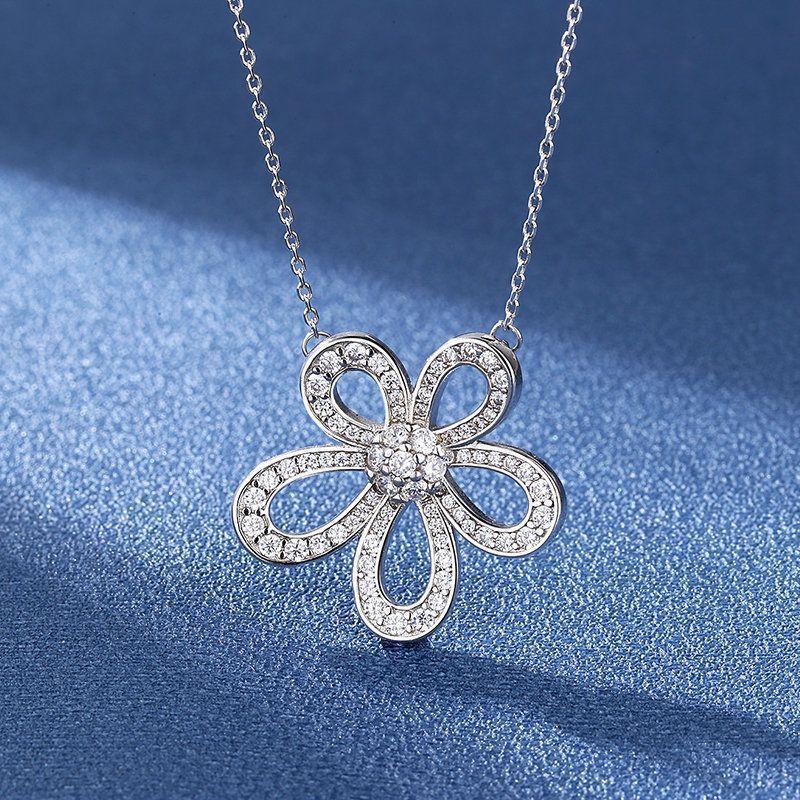 Product Introduction of Diamond SUNFLOWER Necklace 2024 New Ins Simple Delicate Indie Temperament Fairy All-Match Clavicle Chain Female Fashion Jewelry 4