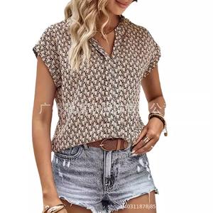 ผู้หญิง เสื้อยืดแขนสั้นคอวี พิมพ์ลายเรขาคณิต สำหรับแต่ละวัน สบายสวมสไตล์อินเทรนด์