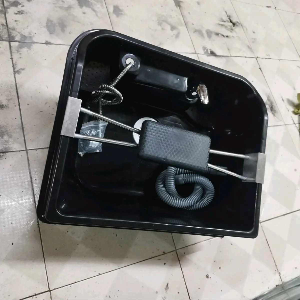 Bồn gội nhựa vuông đầy đủ phụ kiện.