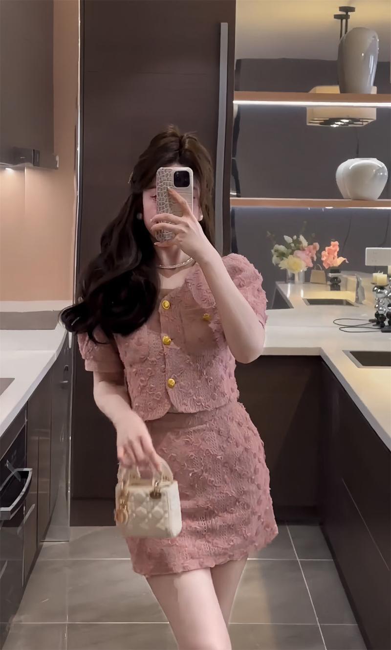 Product Introduction of Classic Style Graceful and Fashionable Suit Skirt Summer Design Short Top High Waist Slim Skirt Two-Piece Suit Fashion 4