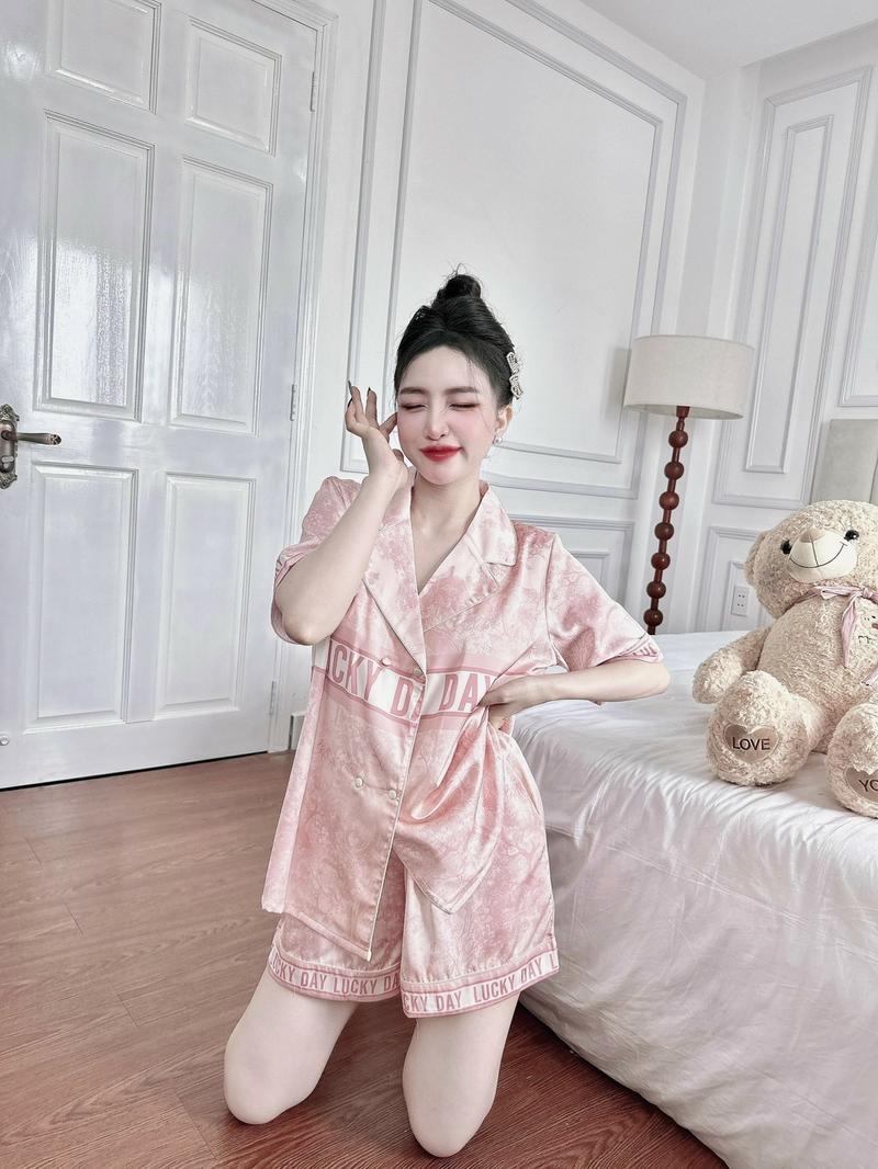 Product Introduction of Đồ bộ đùi lụa Latin fom vest 4 cúc bọc - size dưới 70kg  Women 18