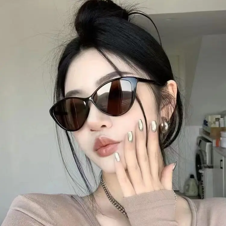 Kính Râm Chống Tia Uv Mắt Mèo, Phong Cách Âu Mỹ Mới, Gọng Đa Giác, Gọng Trơn Cổ Điển Xuyên Biên Giới, Dành Cho Nữ Women Kính Mắt Trang Trí