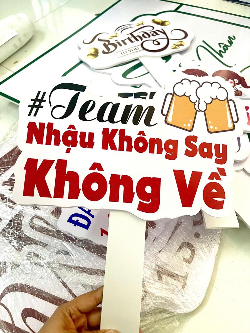 Product Introduction of Hastag dùng trong đám tiệc cưới hỏi, sinh nhật, hastag cầm tay, chất liệu formex dày 5mm, KT 20x30cm dày dặn tay cần chắc chắn, xưởng In Phát Tín 7