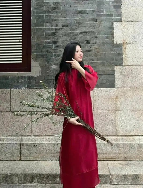 Áo dài cách tân tơ 4 tà màu đỏ nổi bật sang trọng trẻ trung - ÁO DÀI KIM THẮM Nữ Women Kem Dress 2