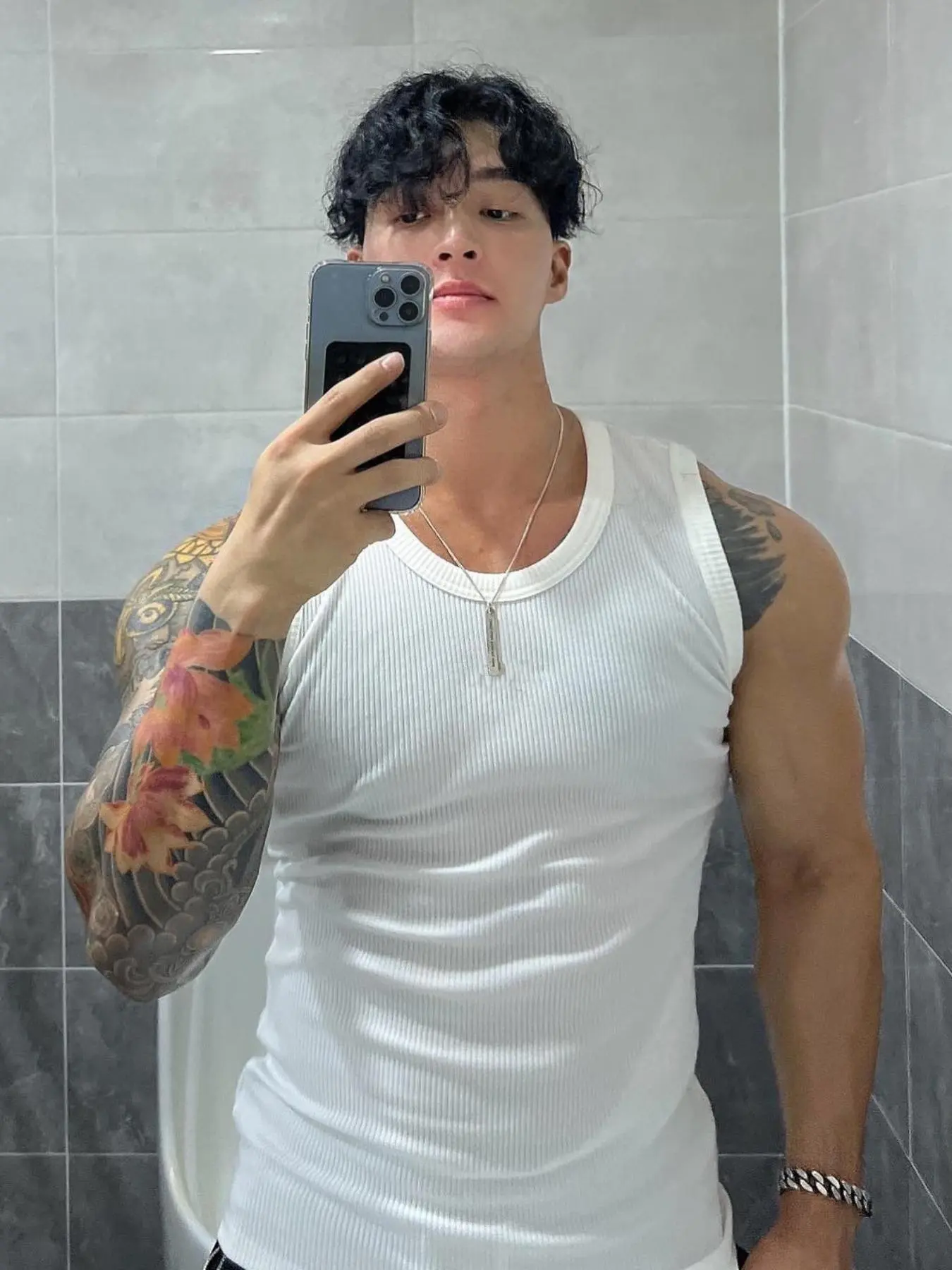 Men's Solid Round Neck Tank Top, Casual Comfy Breathable Sleeveless Top for Summer, Men's Clothes for Gym Workout Running, Menswear