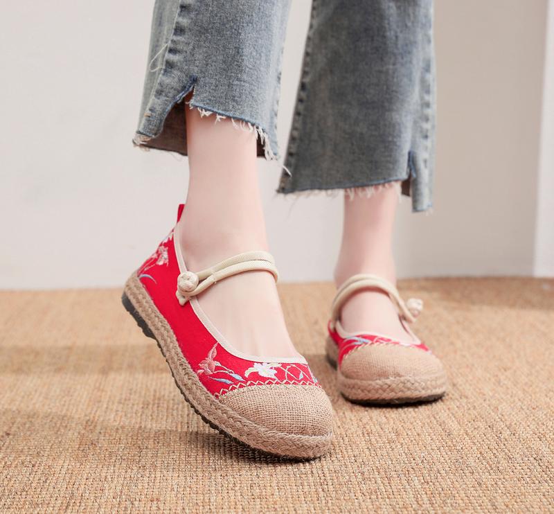 Product Introduction of 2025 Summer Old Beijing Cloth Shoes Wide Toe Comfortable Hemp Toe Embroidered Shoes Ethnic Style Ancient Chinese Clothing Shoes 3