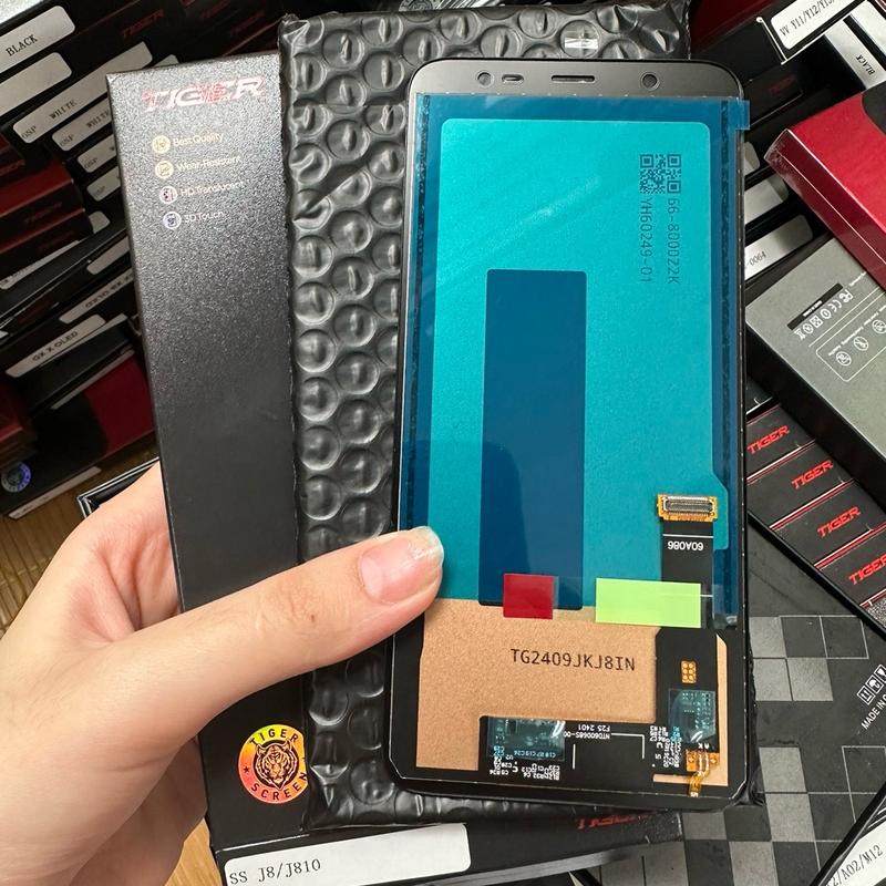Màn hình dành cho tương thích Samsung J8 2018/ J810 / J800 Tặng kèm bộ tháo lắp + keo