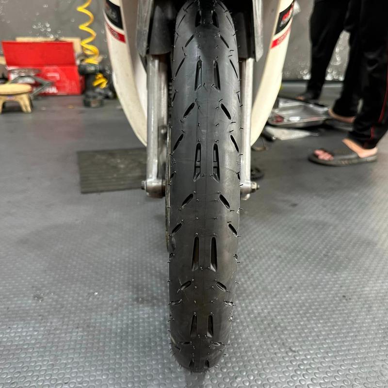  Vỏ Michelin Pilot MotoGP 70 90-17 & 80 90-17  gắn được các xe: Wave Dream Exciter Raider Axelo Future Sirius Jupiter...  220085   220084  