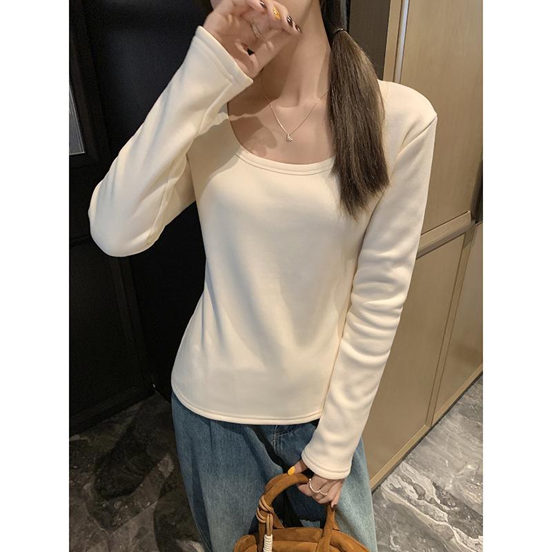 Product Introduction of Women's Basic Style U-Collar Integrated Composite Velvet Bottoming Shirt Autumn and Winter Wild Slim-Fit Thickened Long-Sleeved Top 3