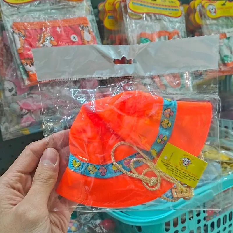 Nón tai bèo, nón kaki, nón noel, nón cối các loại dành cho thú cưng. 2