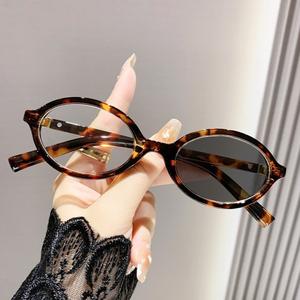 แว่นตาสายตาสั้น, โฟโตโครมิก, ป้องกันแสงสีฟ้า, พิมพ์ลายเสือดาวเปลือกหอย, แว่นตากรอบกลมแฟชั่น, ขั้นสูง, ขาวดำ, เทา, น้ำตาล แว่น เปลี่ยน สี