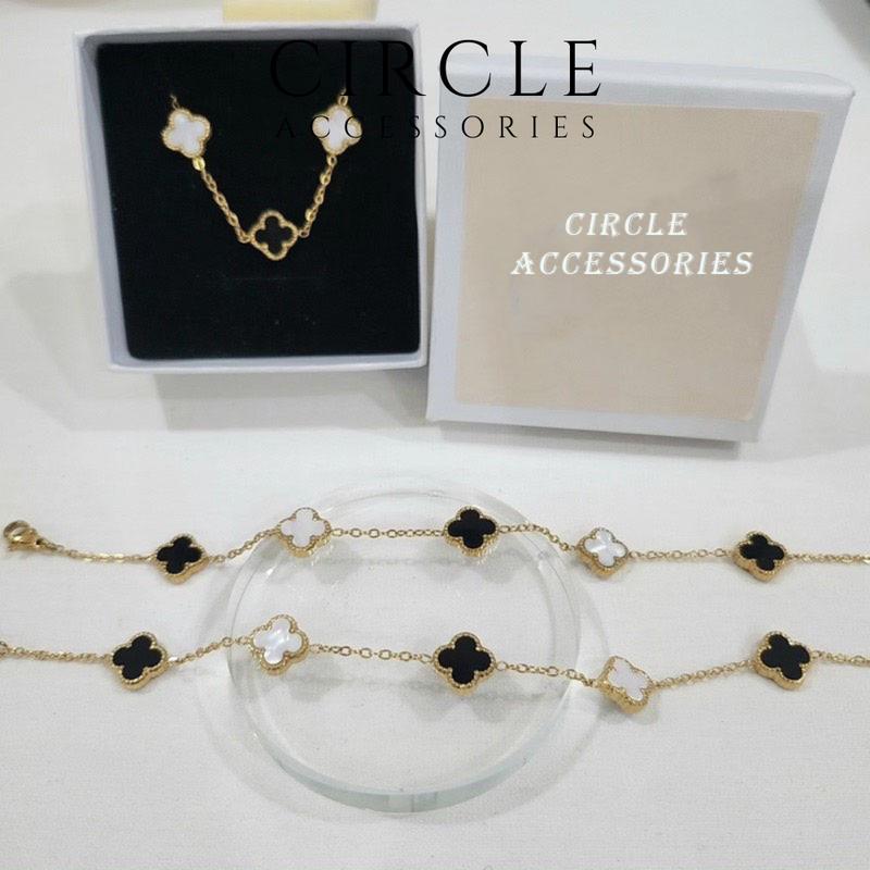 Lắc tay nữ hoa cỏ 4 lá may mắn 2 mặt trắng đen độc đáo, vòng tay nữ Circle Accessories mạ vàng sang trọng, phụ kiện trang sức. Titan Kiềng Trang sức nữ cao cấp, mạ vàng không đen gỉ.