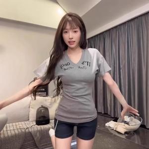 เสื้อยืดผ้าฝ้ายแท้ ทรงสลิมฟิต สไตล์สาวฮอต พิมพ์ลายตัวอักษร ไหล่ปกติ แขนสั้น เสื้อสตรีฤดูร้อน อเนกประสงค์ สไตล์อเมริกัน เสื้อคอวีสั้น