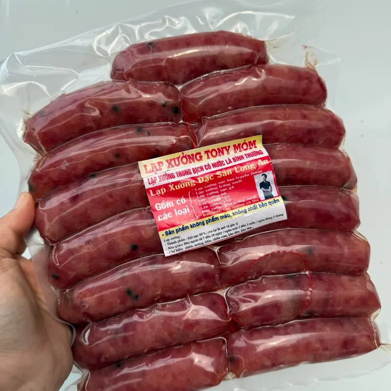 1 KG lạp xưởng nạc HEO truyền thống ( Nhà TONY MÓM) tuơi sấy dẻo . Trong bịch có xíu nước là nước ướp gia vị 0