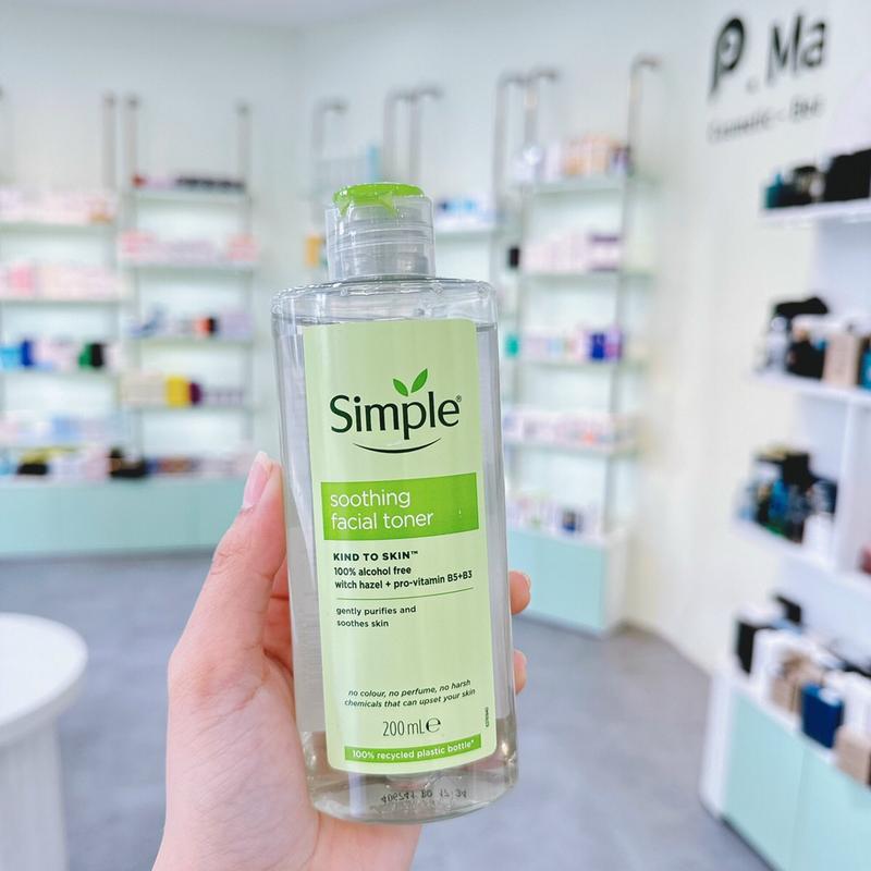 Nước Hoa Hồng Simple Soothing Facial Toner Hỗ Trợ Làm Dịu Da Và Cấp Ẩm 200ML