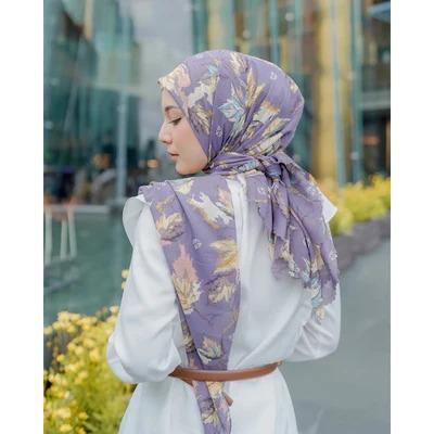 Koyu Hijab Segiempat Motif Viney Leaf Maple (Autumn Series) Sutra 2