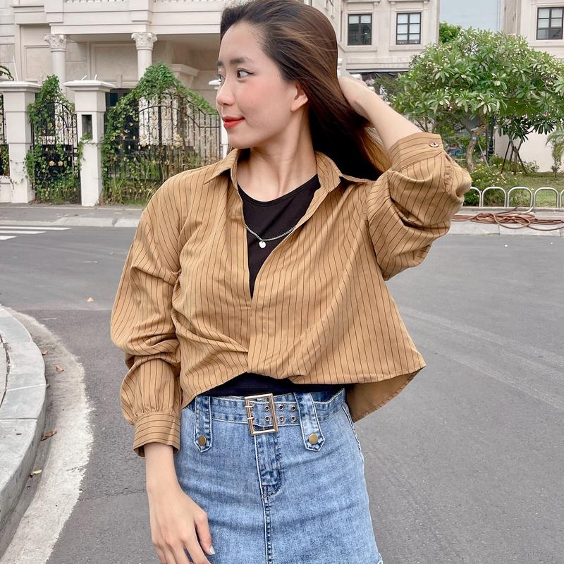 (KÈM BA LỖ) SET Sơ Mi Croptop Xoắn Lai Dành Cho Nữ Kèm Áo Ba Lỗ Dây Chuyền Xinh Xắn, Set Croptop Nữ Kẻ Sọc Mùa Hè Năng Động Đi Chơi Đi Du Lịch