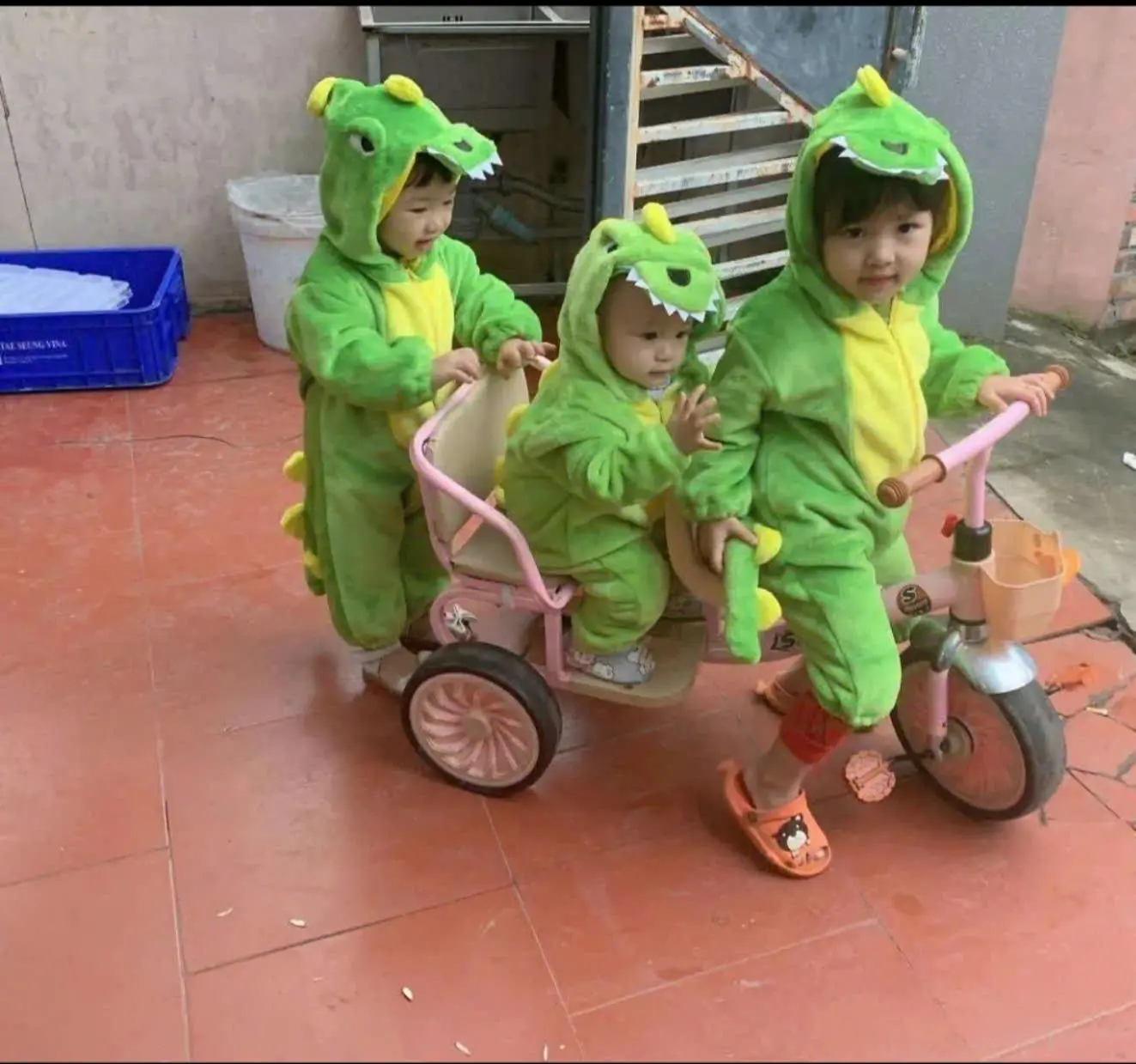body lông nhung hình thú khủng long xanh 2 cho bé từ 4-30kg
