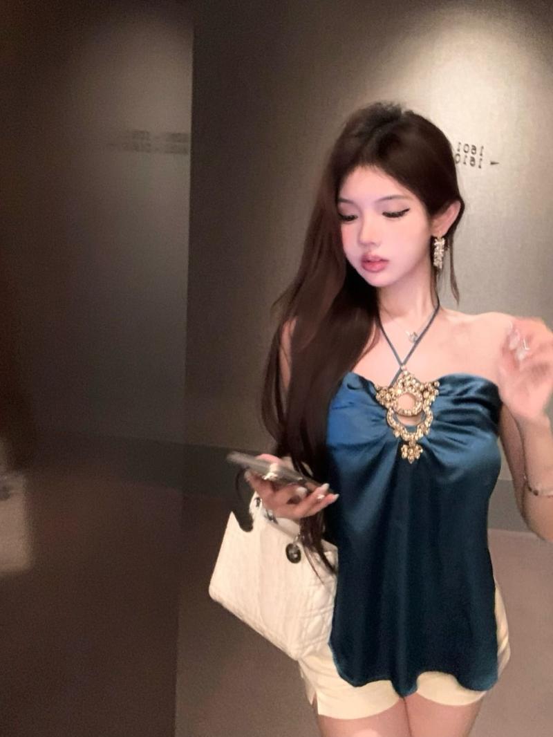 Product Introduction of Socialite Style Heavy Craft Diamond-Studded Halter Neck Satin Vest for Women Summer Elegant Versatile Sleeveless Top 4