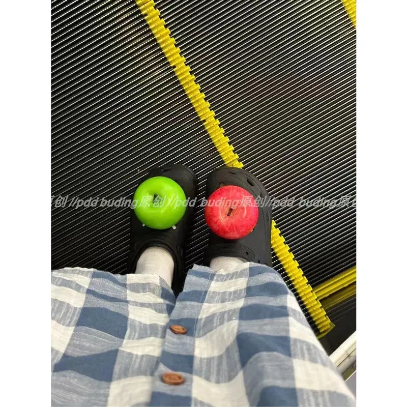 Phụ Kiện Clogs Thông Gió Công Viên Trái Cây, Mô Phỏng Táo Và Dưa Hấu, Ba Chiều, Khóa Trang Trí Có Thể Tháo Rời Thời Trang Dễ Thương Và Ngọt Ngào 2