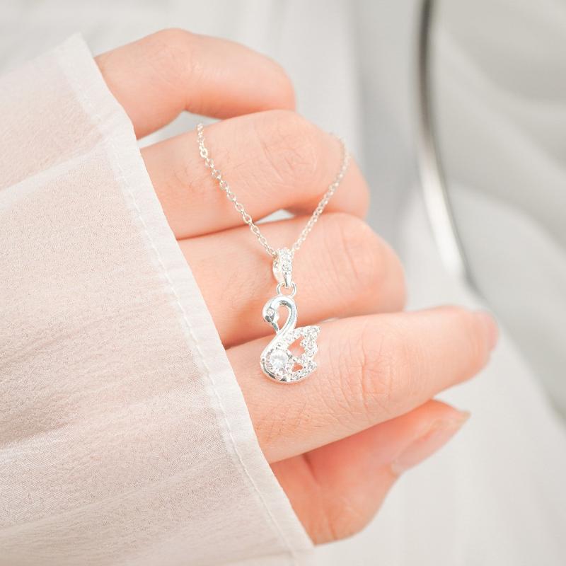 Dây chuyền nữ CDE Crystal Swan Necklace CDE6369 4