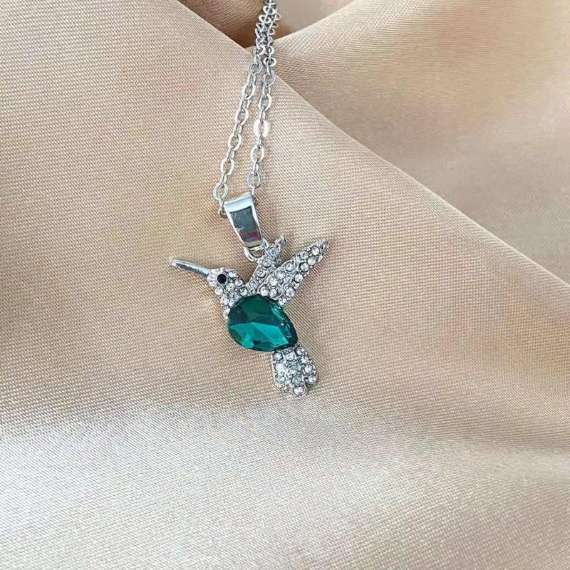 Product Introduction of Bird Wings Necklace Women's Personalized Diamond Emerald Hummingbird Pendant Clavicle Chain Necklace 12