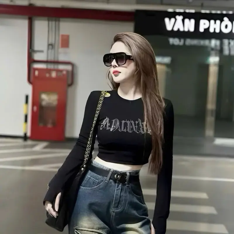 Áo thun croptop nữ đính đá tay dài.chất cotton mềm mịn sang trọng thoáng mát.