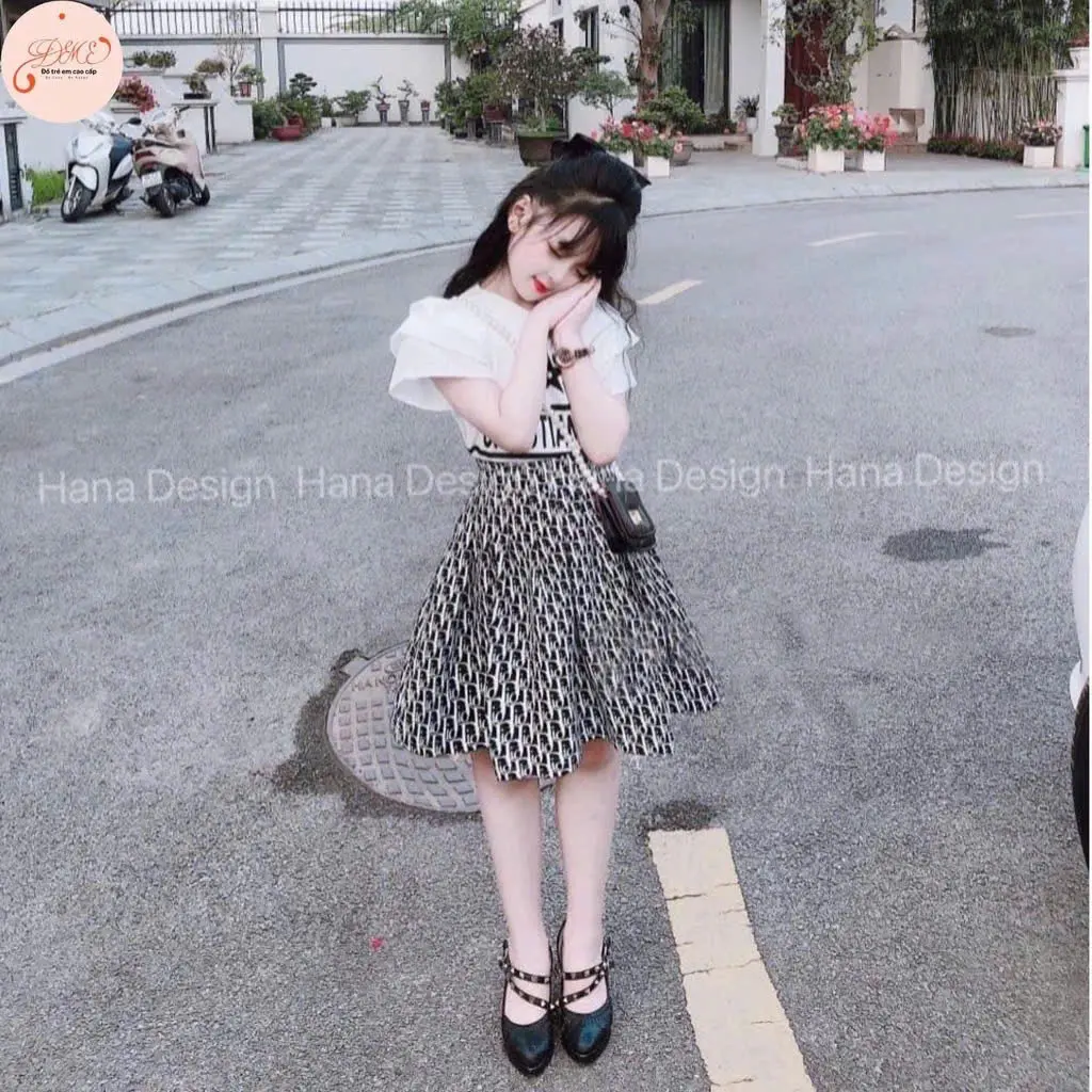 Mã S2T: (20kg - 50kg) Set áo thun cotton hình sao và chân váy chất cotton lạnh họa tiết trắng đen cho bé gái