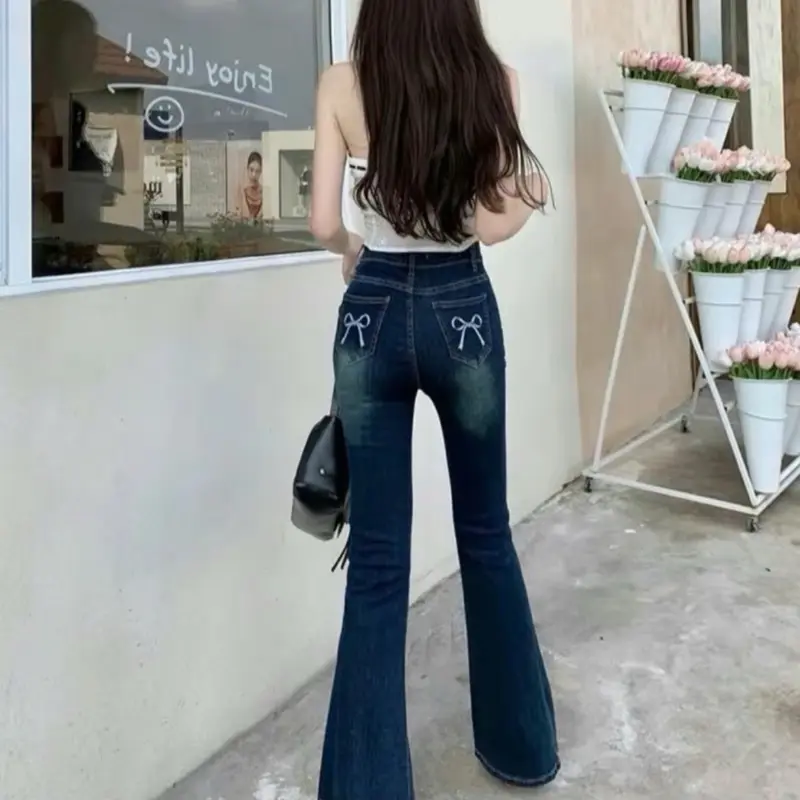 QUẦN JEANS ỐNG LOE TÚI THÊU NƠ HACK DÁNG HOTTREND 1