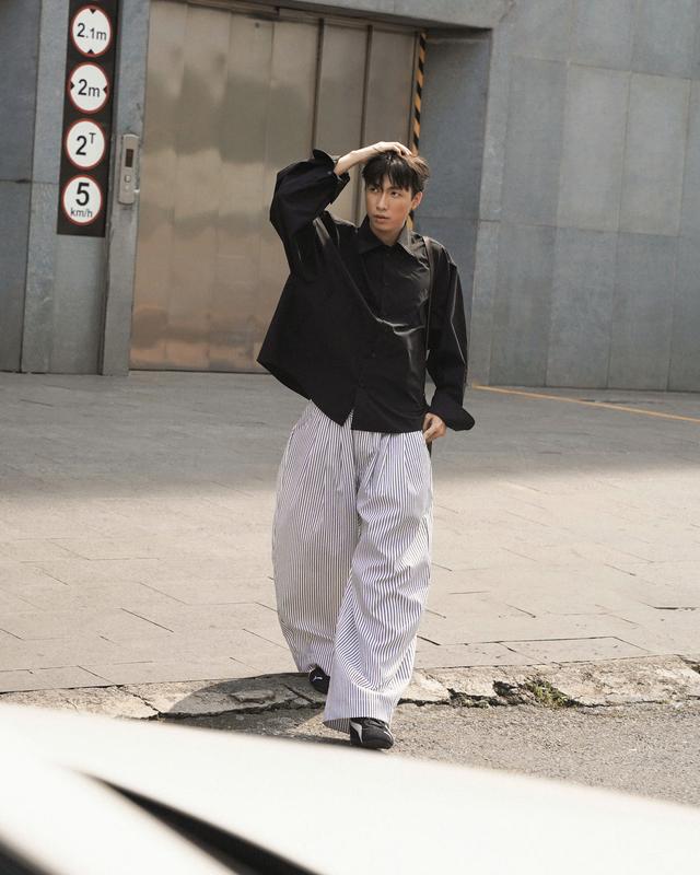 ÁO SƠ MI TAY DÀI ỐNG CONG "CURVY SHIRT" 4