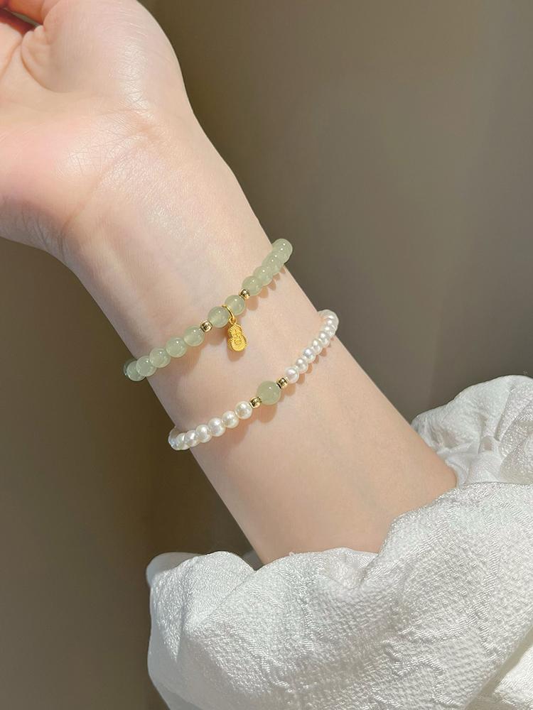 Product Introduction of Blessing Card Imitation Hetian Jade Bracelet Stringed Pearls Bracelet Light Luxury Minority Exquisite Girlfriends Bracelet 2025 New 1