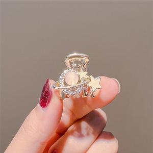 คลิปหนีบผมสาวๆ ขนาดเล็ก ดีไซน์ดาวเคราะห์สีชมพู ประณีตและเล็กกระทัดรัด เหมาะสำหรับผมบางและประณีต คลิปหนีบผมด้านข้าง คลิปหนีบฉลามขนาดเล็ก กิ๊บติดผม เครื่องประดับผม