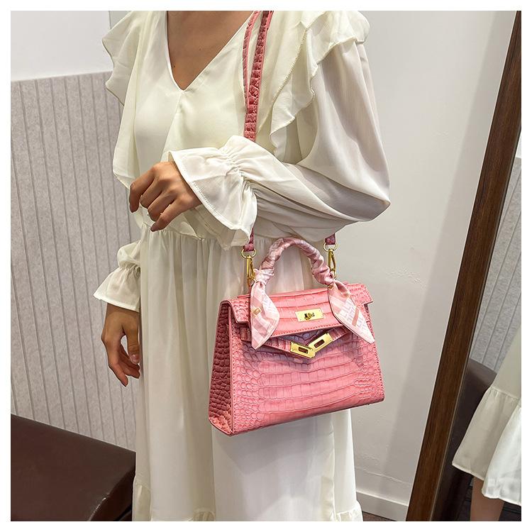 Product Introduction of Cross-Border Texture Kelly Bag 2025 Spring New Handbag Crocodile Pattern Shoulder Bag Retro All-Match Crossbody Women's Bag 13