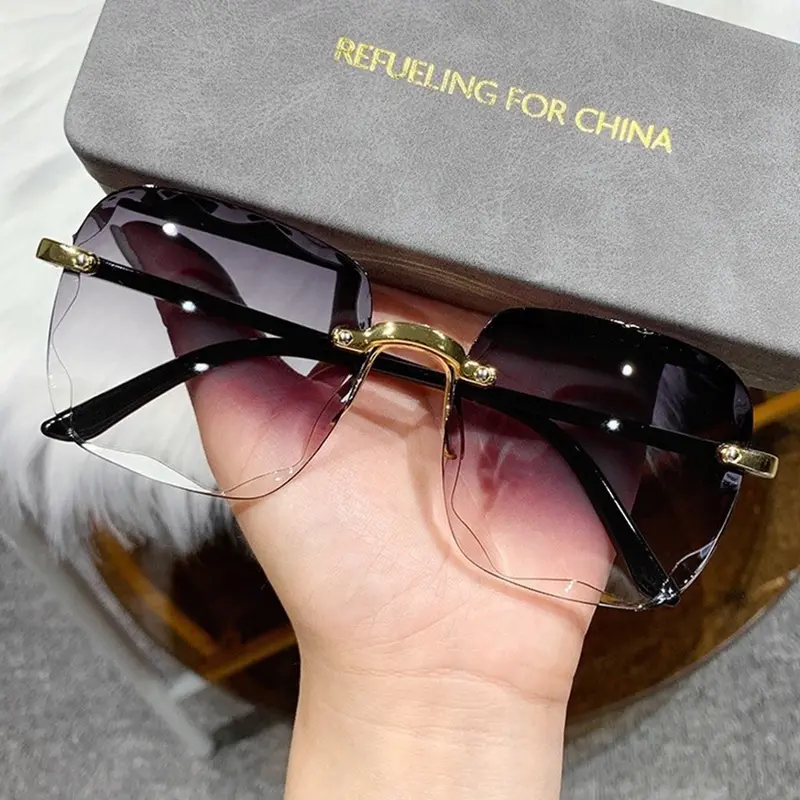 LINFEMAND Small Square Frame Fashion Sunglasses UV400 Unisex  display picture 3