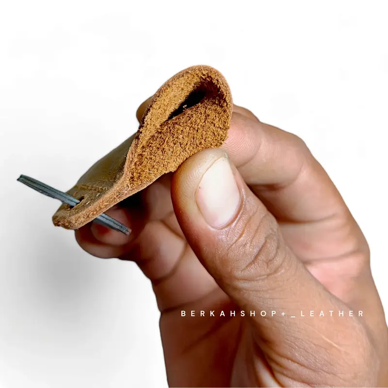 Wadah Korek Api Kulit Sapi Asli Minimalis dengan Pengait, 1 Slot Korek Api - Coklat Tua 3