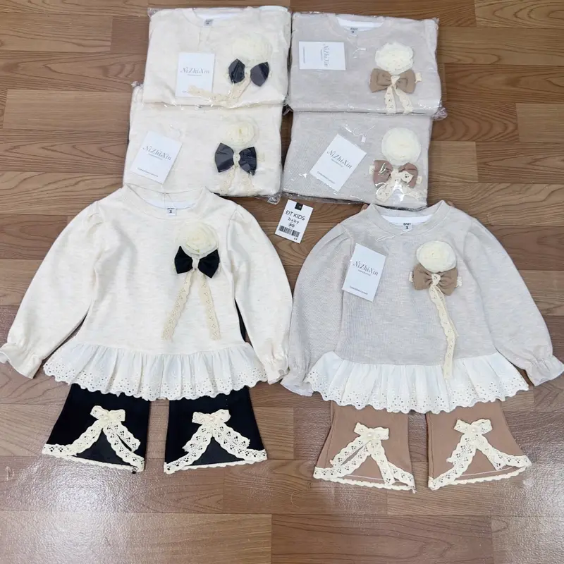 Bộ đồ bé gái áo đính HOA kèm quần ống loe phối ren xinh yêu Kem Cho Bé (10-21 kg) Heo 1