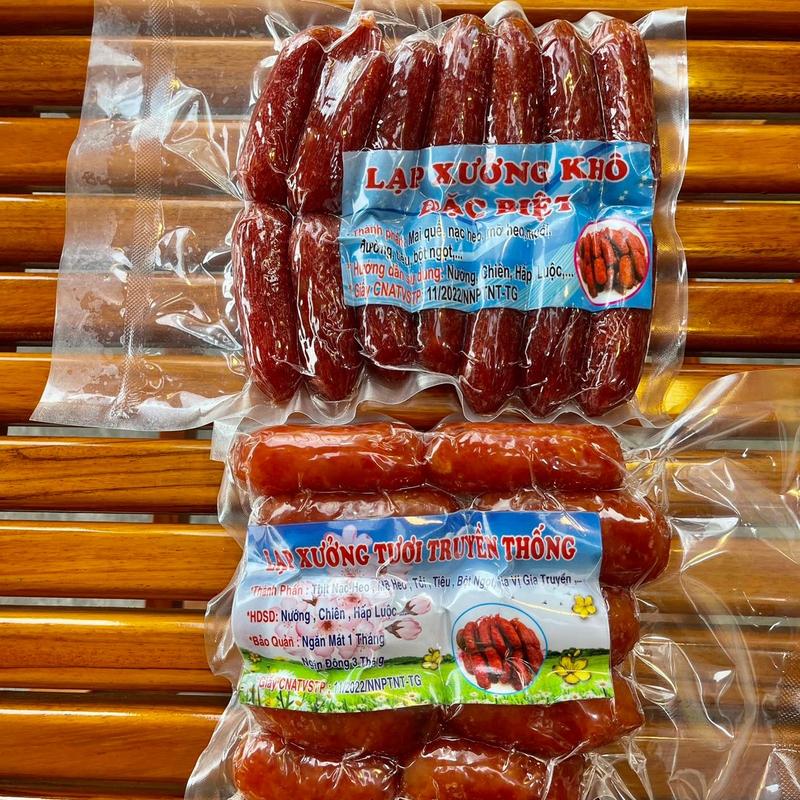  COMBO 1KG 2 Vị LẠP XƯỞNG TRUYỀN THỐNG-HEO KHÔ MAI QUẾ LỘ +   TẶNG BÁNH PHỒNG SỮA   + Đặc sản Cai Lậy  Tiền Giang  VỊ MẶN NGỌT + gồm 500g truyền thống 80% nạc + 500g heo khô mai quế lộ  MỠ NHIỀU  + Sấy khô dẻo và Sấy khô + Đóng gói hút chân không 1kg 2 túi 