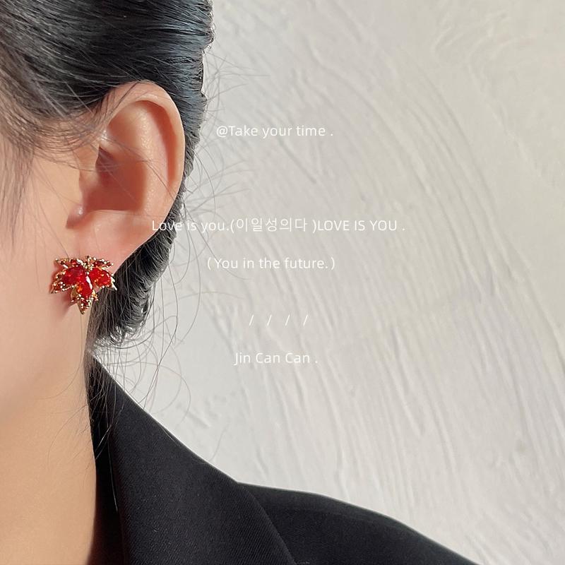 Micro Paved Zircon Red Maple Leaf Earrings for Women 925 Silver Needle Earrings 14K Plated Niche Personality Earrings Light Luxury Niche Earrings Gift for Girls on Holidays 1
