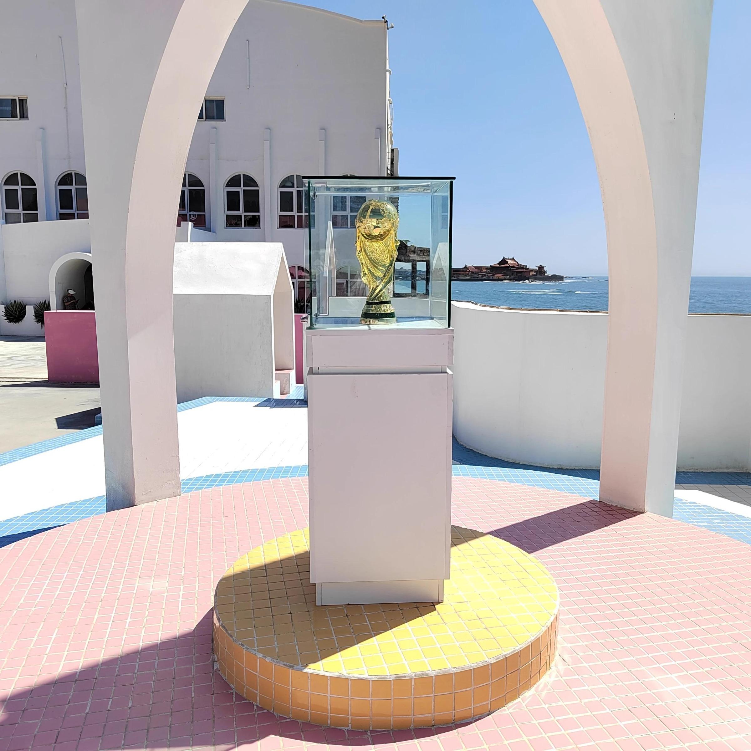 Vintage Sports Trophy Statue, 1 Count Decorative Trophy Ornament for Sports-Themed Rooms, Ideal Gift for Holiday & Party Vintage Sports Trophy Statue, 1 Count Decorative Trophy Ornament for Sports-Themed Rooms, Ideal Gift for Holiday & Party