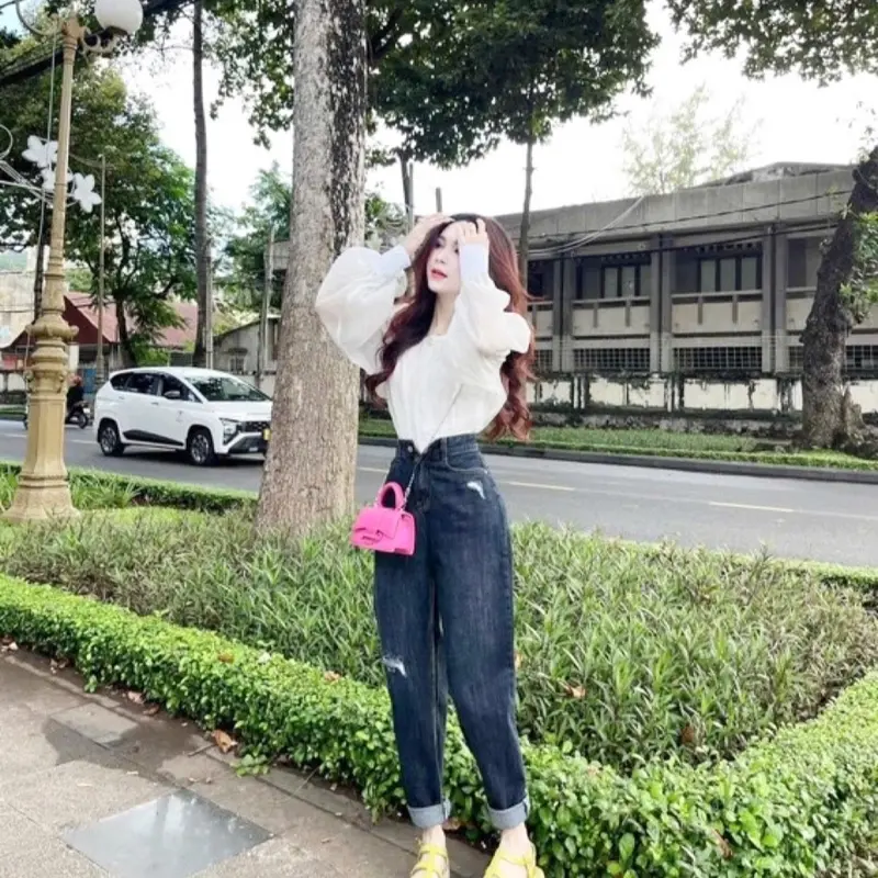 Quần Baggy Jeans Túi Thêu Màu Xanh Đậm Cạp Cao Trên Rốn, Form Rộng Thoái Mái, Women Nữ Kem Pants 3