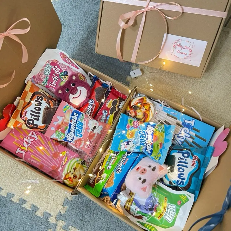 Box bánh kẹo kèm mặt gấu tặng nam và nữ vào các dịp sinh nhật lễ tết , ngày kỷ niệm  shop có tặng kèm đèn và thiệp , hộp size 25x25 1